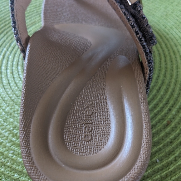 Aetrex  size 7, Tan ,2 inch wedge Sandal - Picture 4 of 5